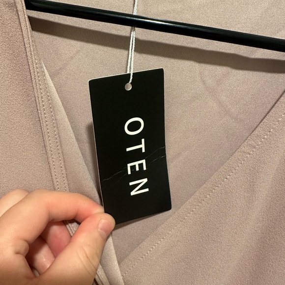 Elegant V-Neck Midi Dress in Soft Pink - Picture 12 of 14